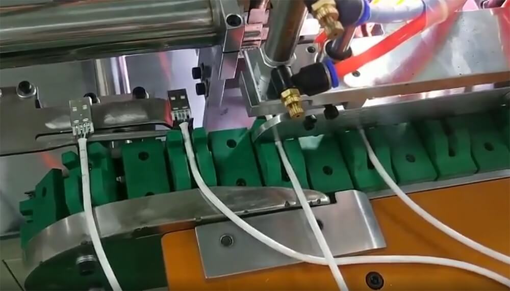Soldering-connectors-to-the-cable